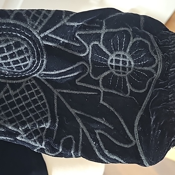 Adore‎ enbroidery black velvet jacket. Zip up small. Punk, goth, 90's Y2K - Picture 4 of 10